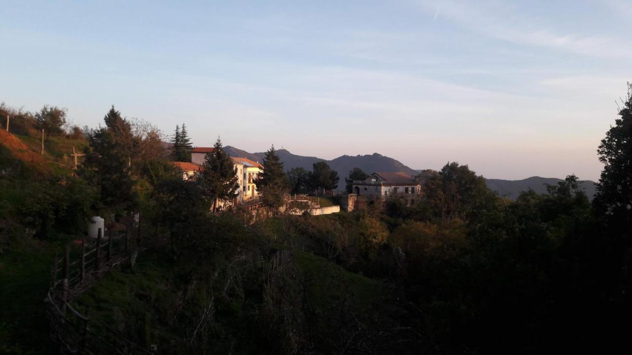 Bed And Breakfast Humus Sapiens Castiglione Chiavarese Exterior foto